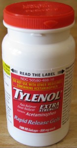 Tylenol_bottle_closeup_crop