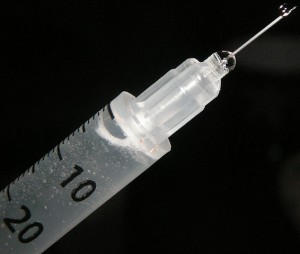566px-Syringe_Needle_IV